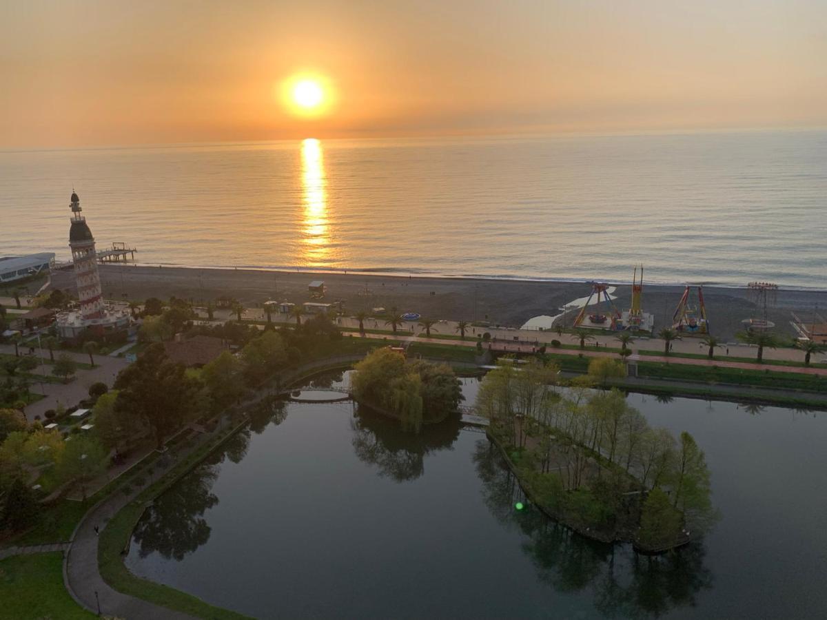 Orbi City Suite Batumi Exterior photo